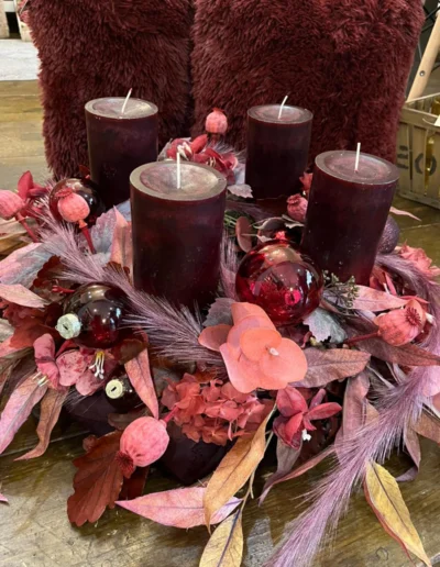 Kir Royale, Moccamousse und Forrestgreen sind die Trenfarben 2025 - Adventskränze in Opladen